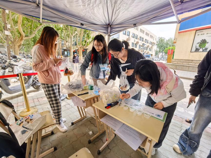 Science Outreach at the Medical Campus — Image 25